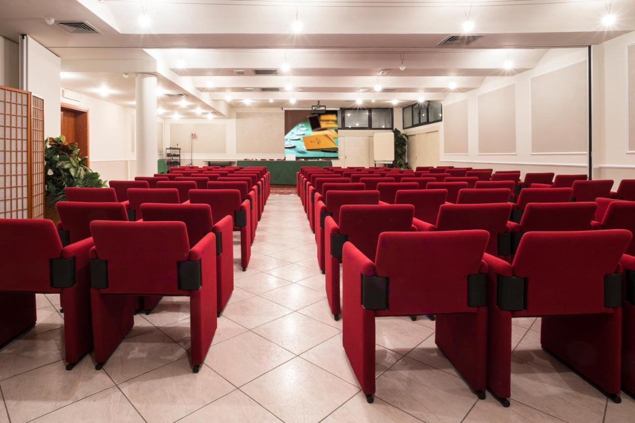 Hotel Faro Монтикири Екстериор снимка