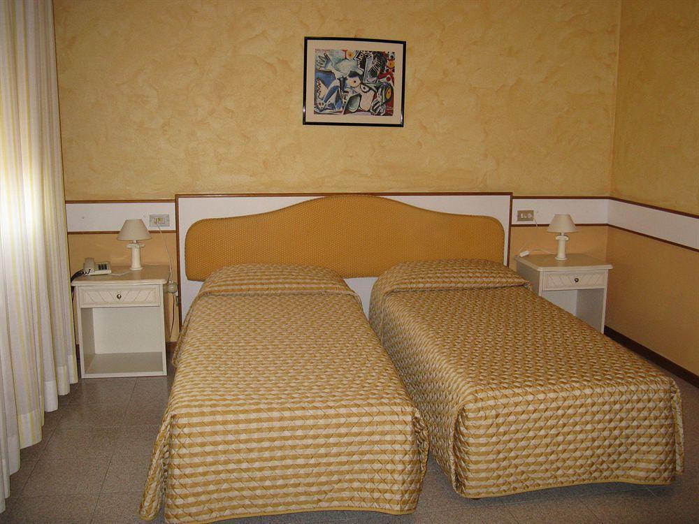 Hotel Faro Монтикири Екстериор снимка