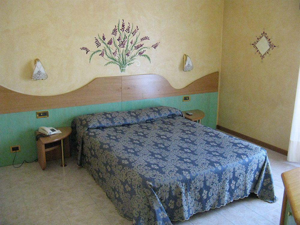 Hotel Faro Монтикири Екстериор снимка