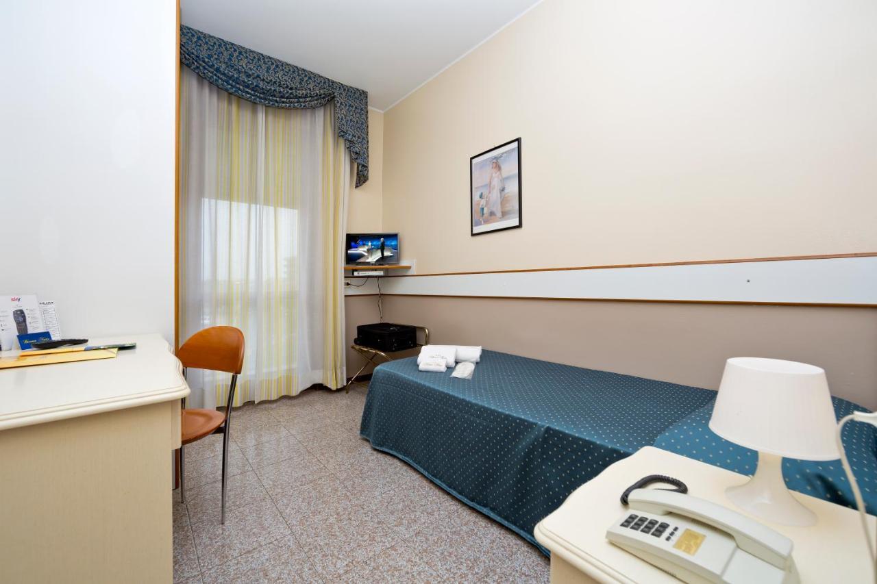 Hotel Faro Монтикири Екстериор снимка